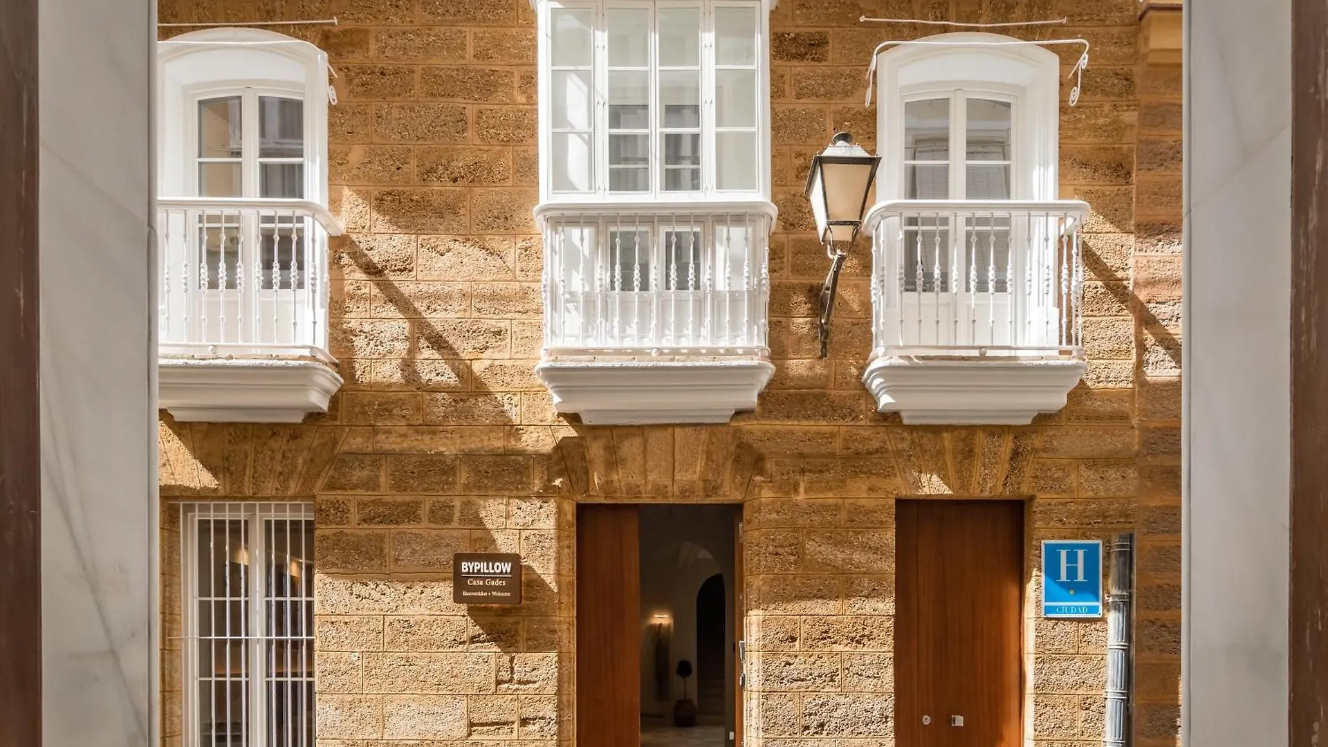 Bypillow Casa Gades Cadiz 2*,  Spain